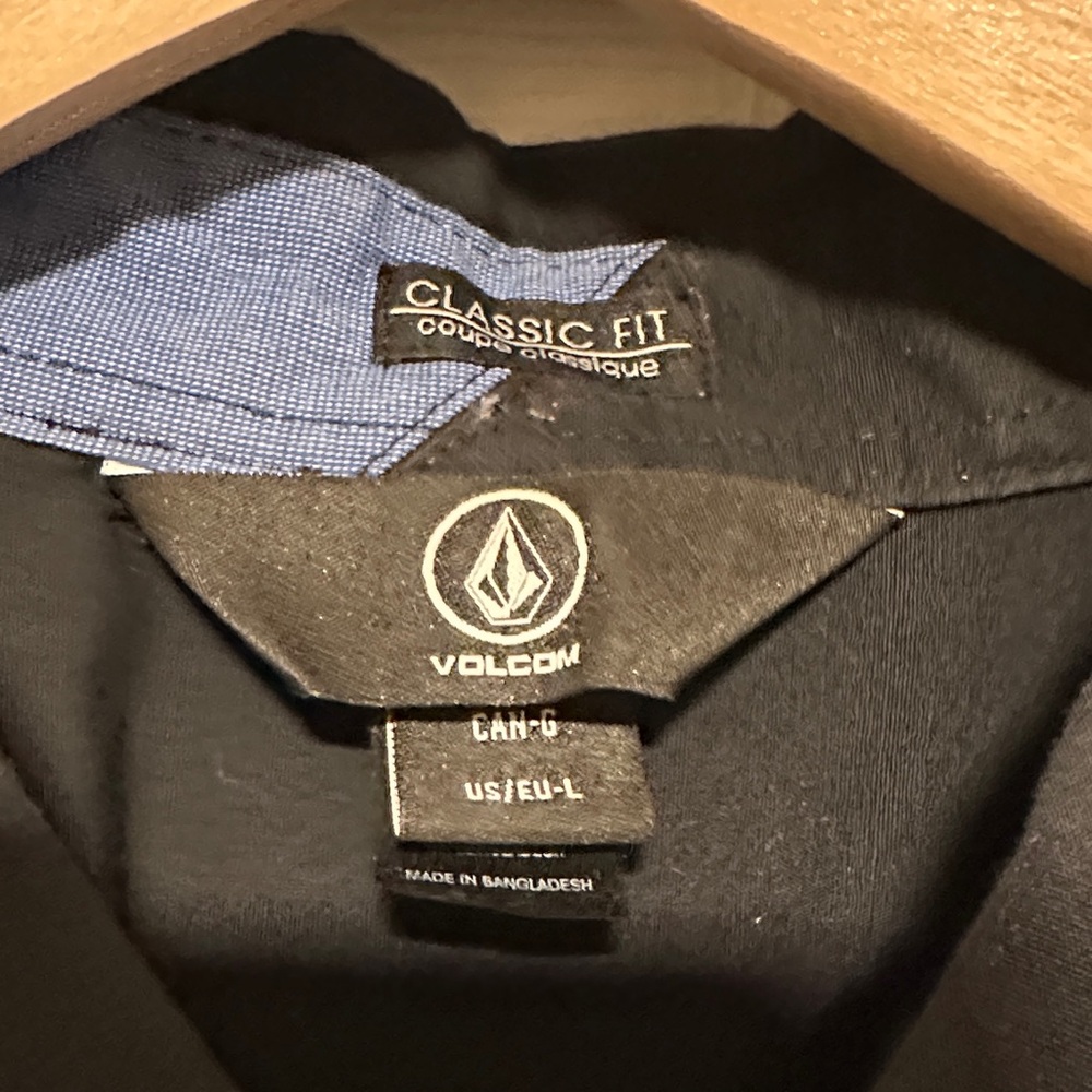 Men's Volcom Button-Up Collared Shirt - Picture 2 of 3